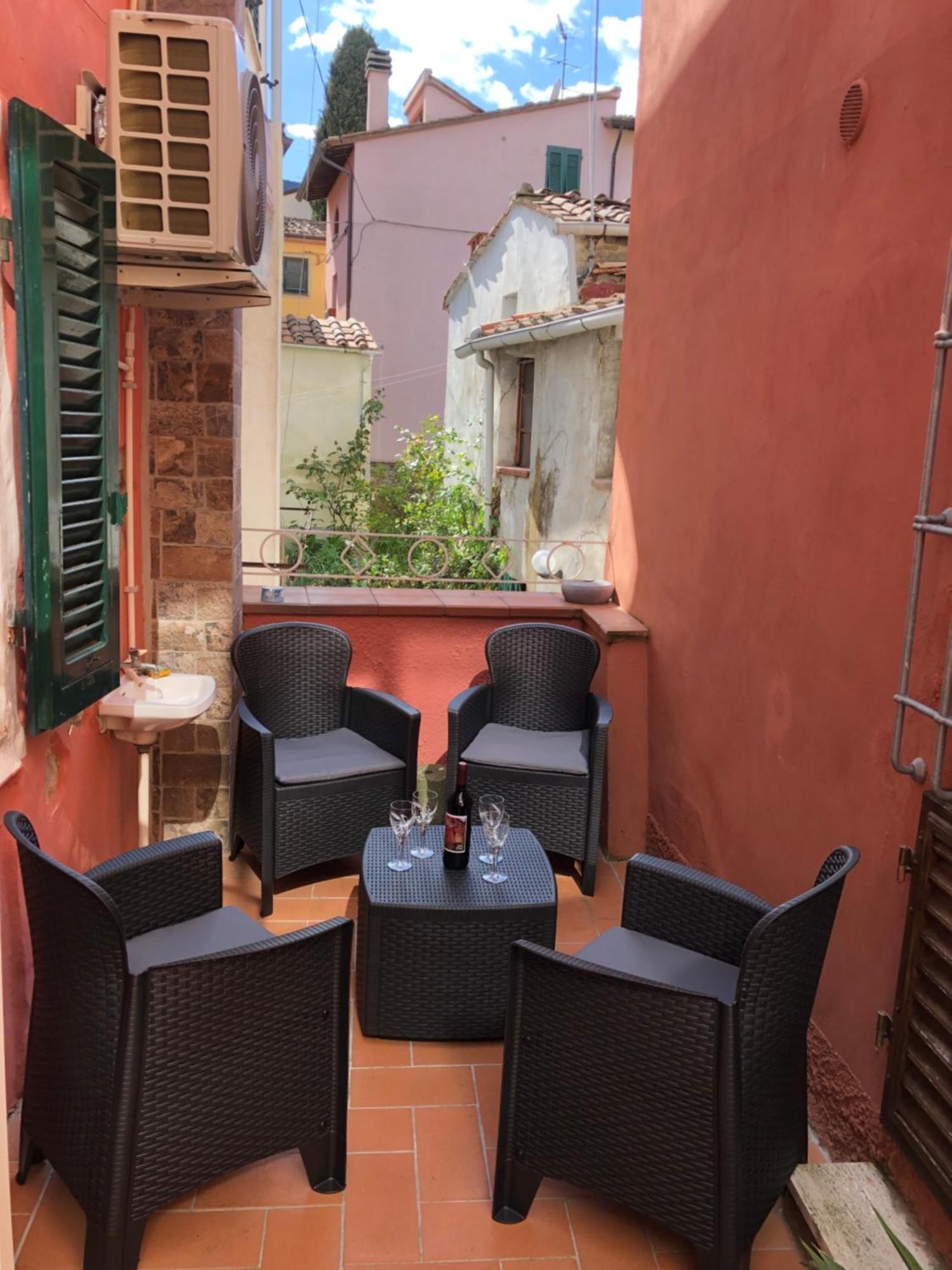 Apartamento Il Vicolo Buti Exterior foto